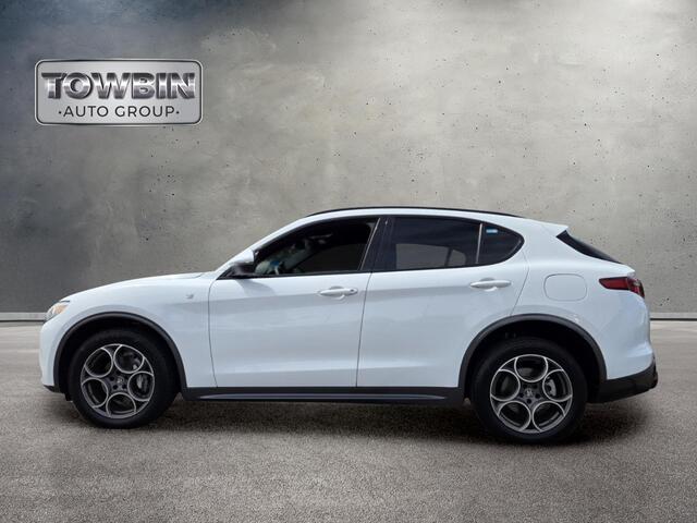 2022 Alfa Romeo Stelvio Ti - White exterior view 7
