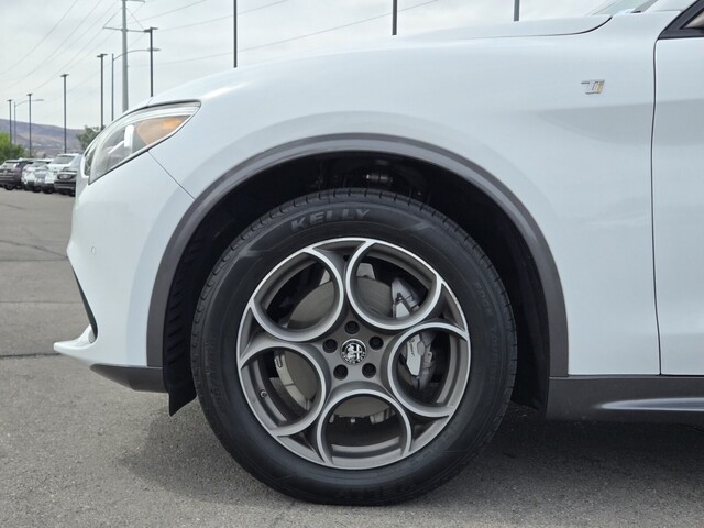 2022 Alfa Romeo Stelvio Ti - White exterior view 9
