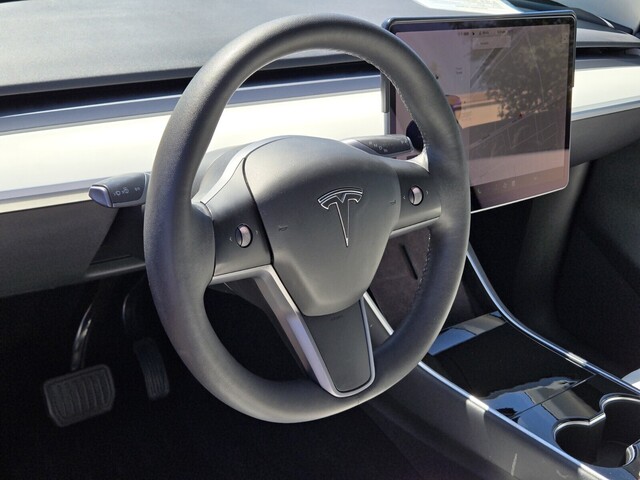 2021 Tesla Model Y Long Range - Deep Blue Metallic exterior view 18