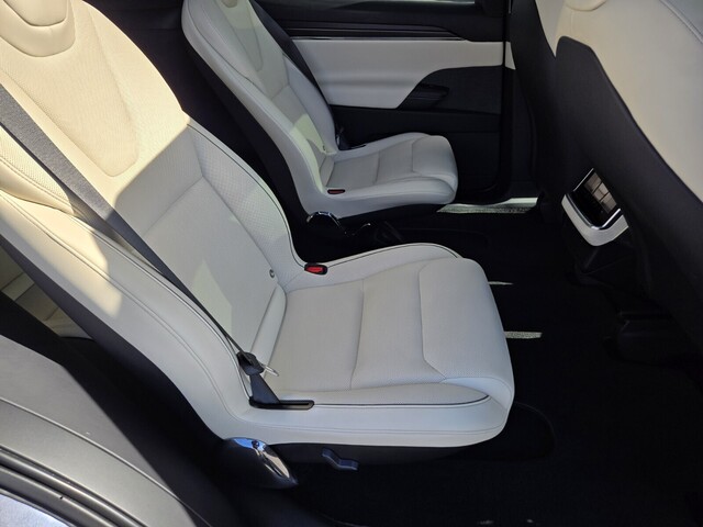 2022 Tesla Model X Plaid - Midnight Silver Metallic exterior view 14