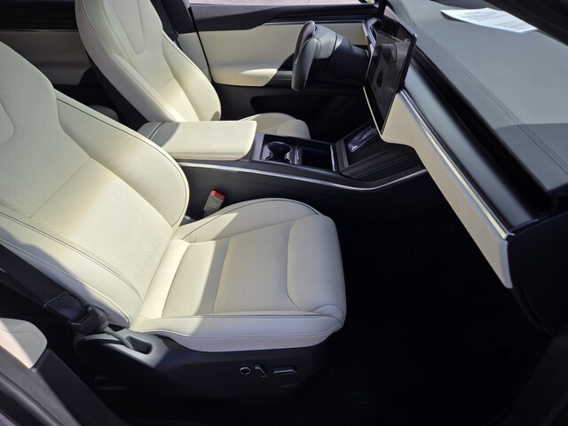 2022 Tesla Model X Plaid - Midnight Silver Metallic exterior view 15