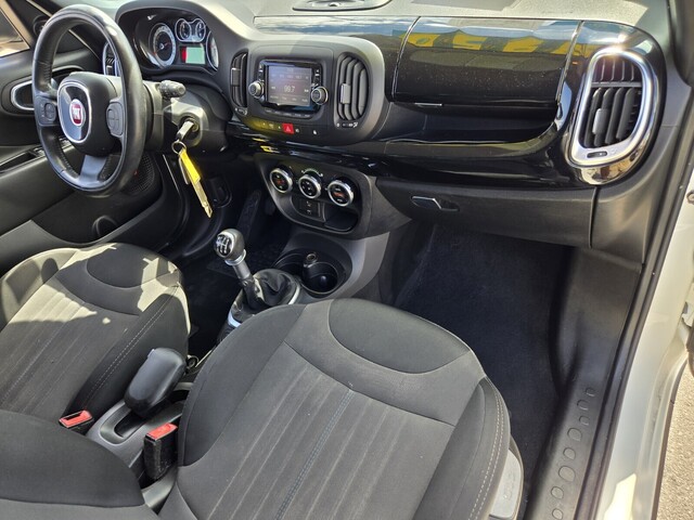 2015 Fiat 500L Trekking - White exterior view 16