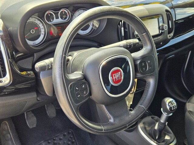 2015 Fiat 500L Trekking - White exterior view 18
