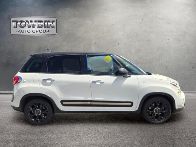 2015 Fiat 500L Trekking - White exterior view 3