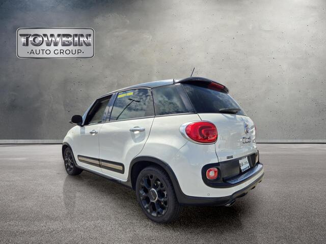 2015 Fiat 500L Trekking - White exterior view 6