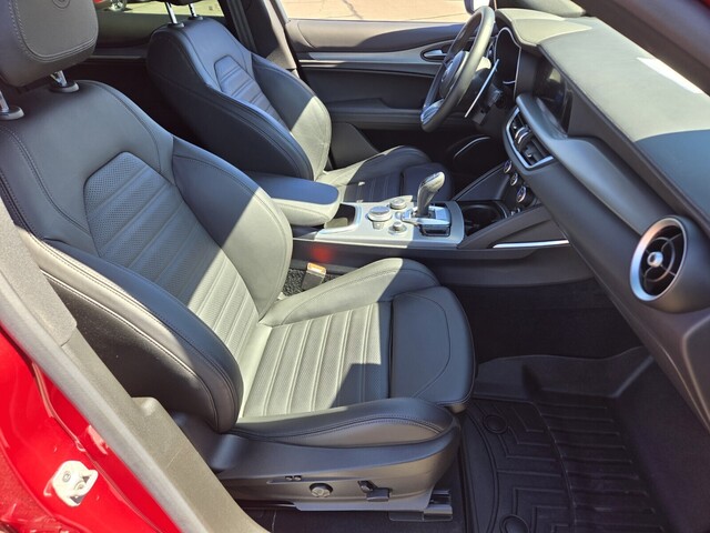 2023 Alfa Romeo Stelvio Veloce - Rosso Etna exterior view 15