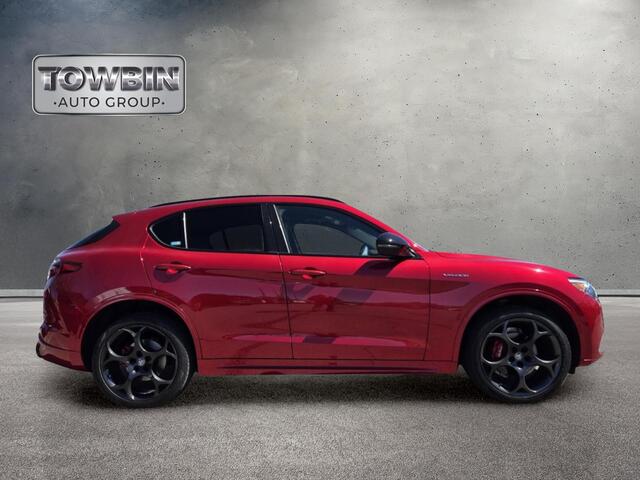 2023 Alfa Romeo Stelvio Veloce - Rosso Etna exterior view 3