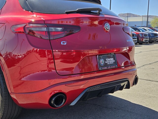 2023 Alfa Romeo Stelvio Veloce - Rosso Etna exterior view 5
