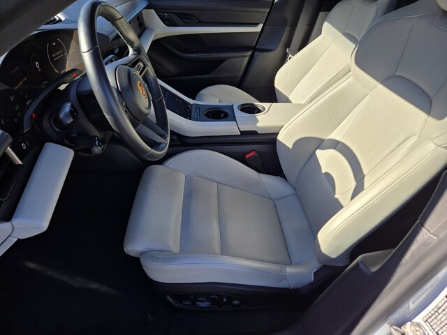 2021 Porsche Taycan 4S - White exterior view 10