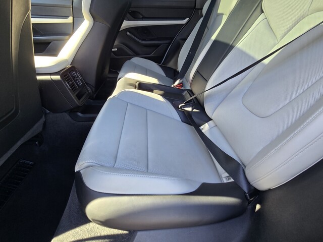 2021 Porsche Taycan 4S - White exterior view 11