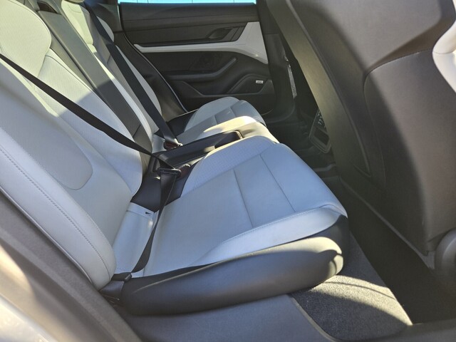 2021 Porsche Taycan 4S - White exterior view 14