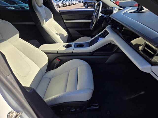 2021 Porsche Taycan 4S - White exterior view 15