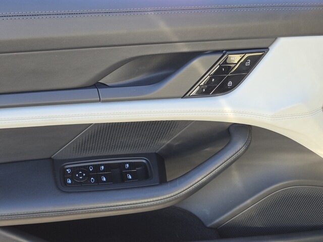 2021 Porsche Taycan 4S - White exterior view 16