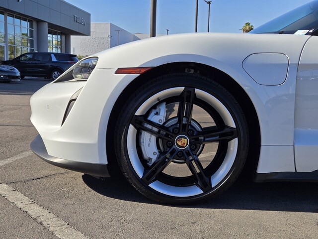 2021 Porsche Taycan 4S - White exterior view 9
