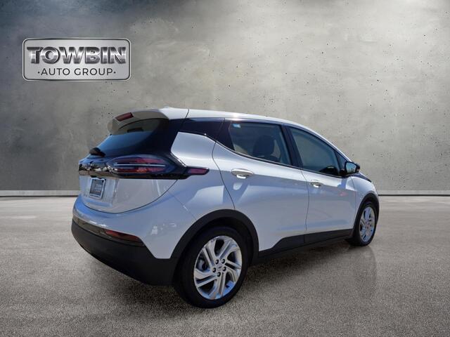 2023 Chevrolet Bolt EV 1LT - Summit White exterior view 4