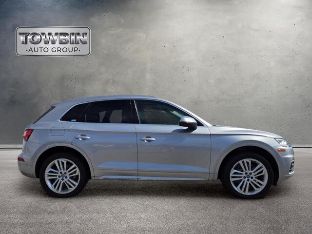 2018 Audi Q5 2.0T - Silver Metallic exterior view 3
