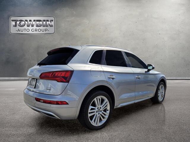 2018 Audi Q5 2.0T - Silver Metallic exterior view 4