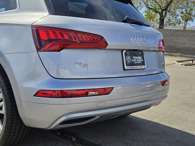 2018 Audi Q5 2.0T - Silver Metallic exterior view 5