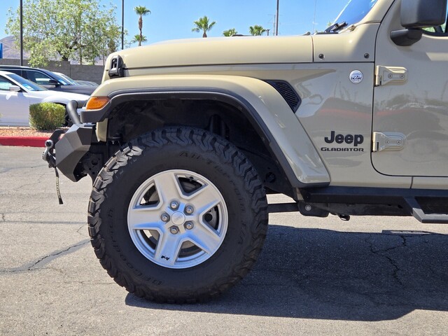 2020 Jeep Gladiator Sport - Gobi Clearcoat exterior view 9