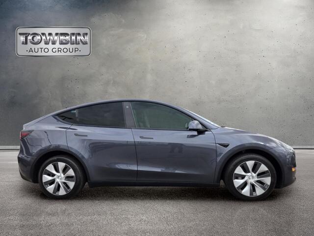 2023 Tesla Model Y Long Range - Midnight Silver Metallic exterior view 3