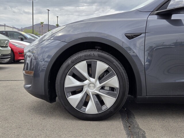 2023 Tesla Model Y Long Range - Midnight Silver Metallic exterior view 9