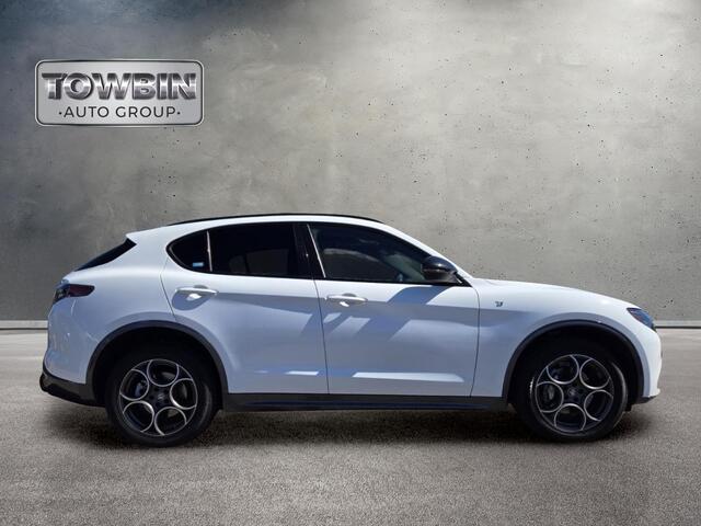 2024 Alfa Romeo Stelvio Ti - White exterior view 3