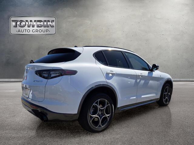2024 Alfa Romeo Stelvio Ti - White exterior view 4
