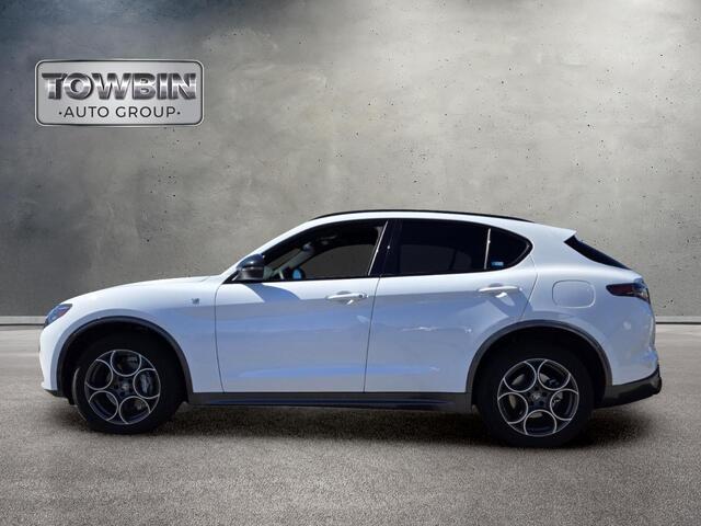 2024 Alfa Romeo Stelvio Ti - White exterior view 7