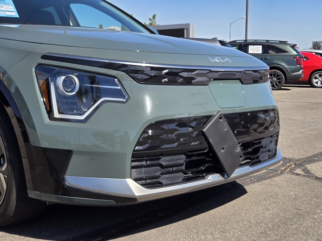 2023 Kia Niro EV Wind - Green exterior view 8