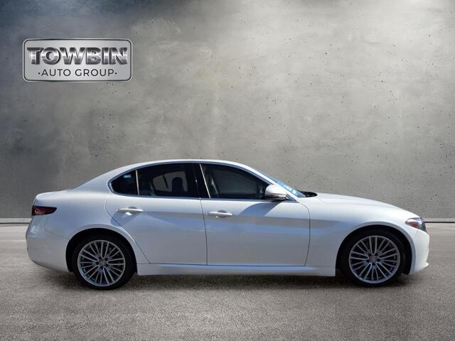 2018 Alfa Romeo Giulia Ti - White exterior view 3