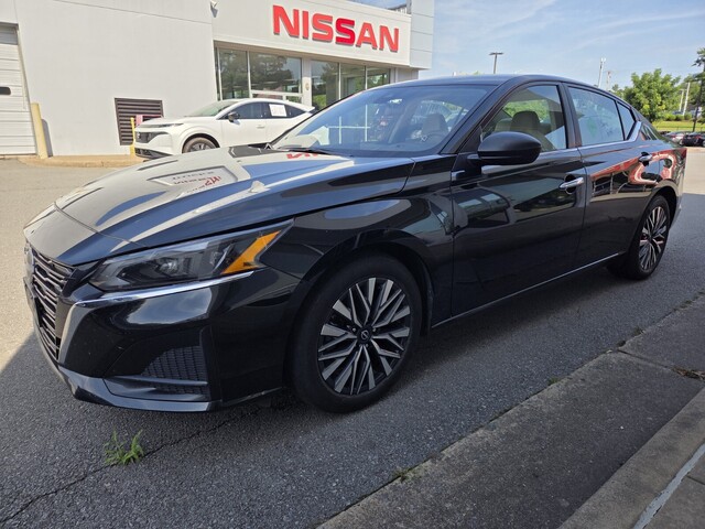 Super Black 2025 Nissan Altima 2.5 SV FWD Sedan Front-Wheel Drive Continuously Variable Transmission