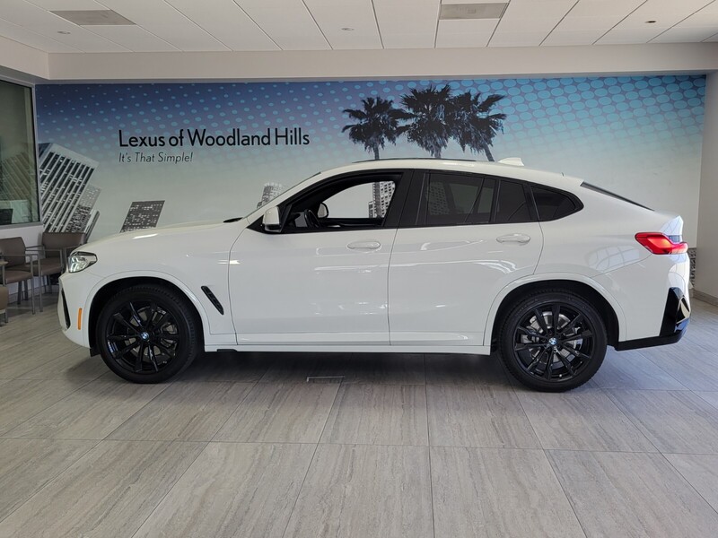 Used 2024 Alpine White BMW XDRIVE30I SPORTS ACTIVITY COUPE image 2