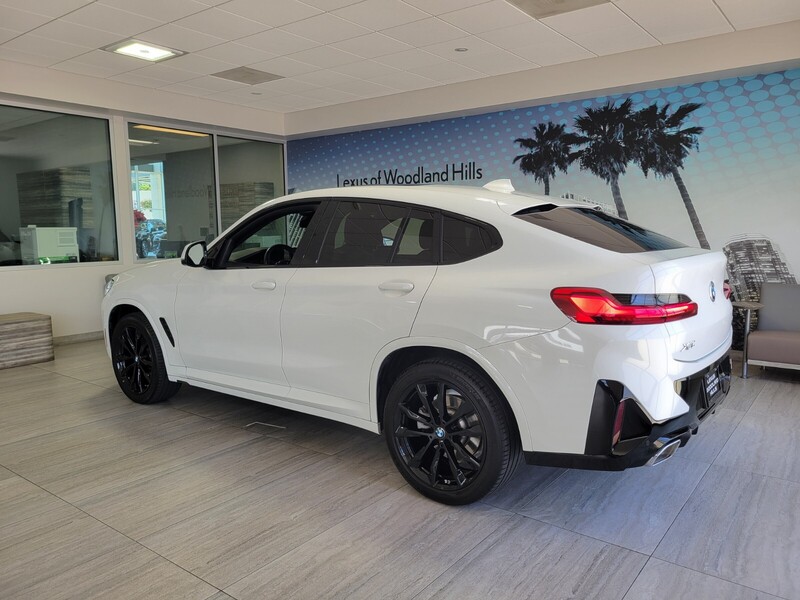 Used 2024 Alpine White BMW XDRIVE30I SPORTS ACTIVITY COUPE image 3