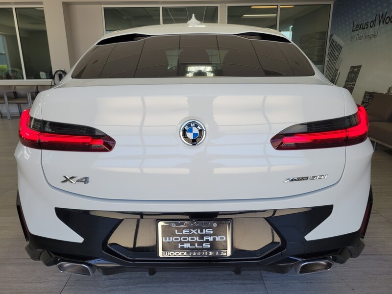 Used 2024 Alpine White BMW XDRIVE30I SPORTS ACTIVITY COUPE image 4