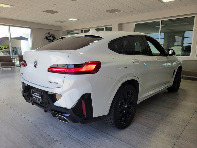 Used 2024 Alpine White BMW XDRIVE30I SPORTS ACTIVITY COUPE image 5
