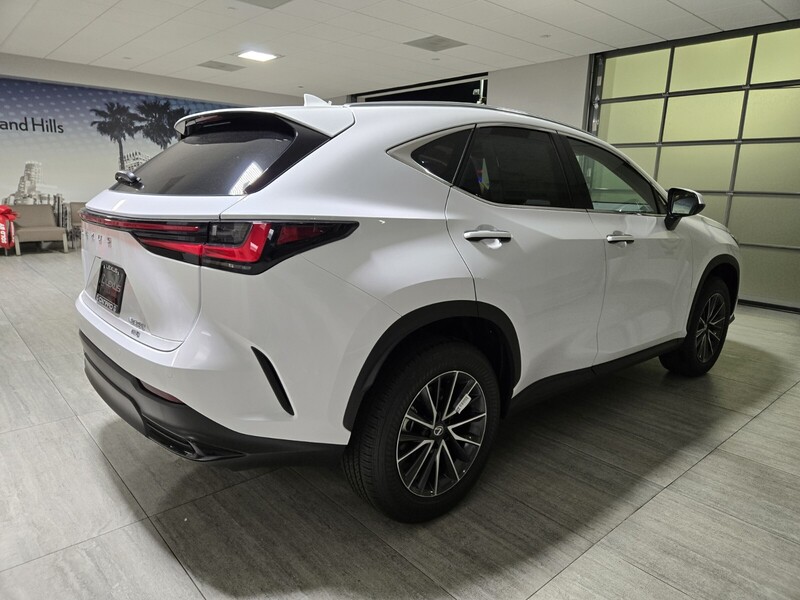 2026 Lexus NX 350 photo 4