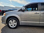 Used 2018 DODGE GRAND CARAVAN SXT in JACKSONVILLE, FLORIDA (Photo 12)