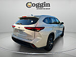 Used 2021 TOYOTA HIGHLANDER XLE in JACKSONVILLE, FLORIDA (Photo 4)