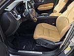 Used 2018 VOLVO XC60 T5 AWD MOMENTUM in JACKSONVILLE, FLORIDA (Photo 10)