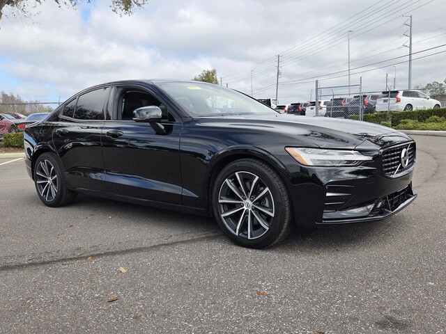 2022 Volvo S60 B5 Momentum FWD