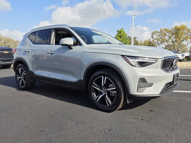2025 Volvo XC40 B5 Core Bright Theme AWD