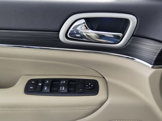 used 2021 Jeep Grand Cherokee car, priced at $16,868