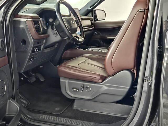 used 2023 Ford Expedition car, priced at $44,998