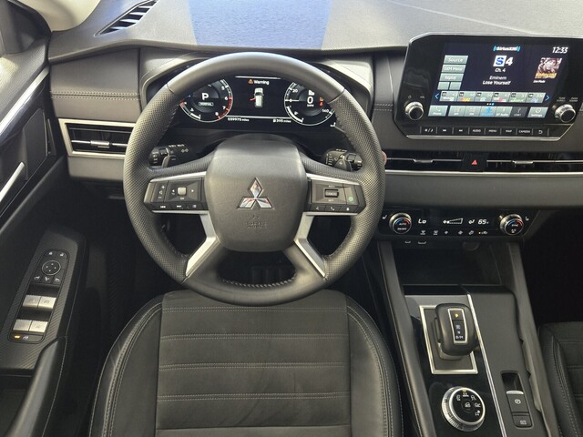 used 2023 Mitsubishi Outlander car