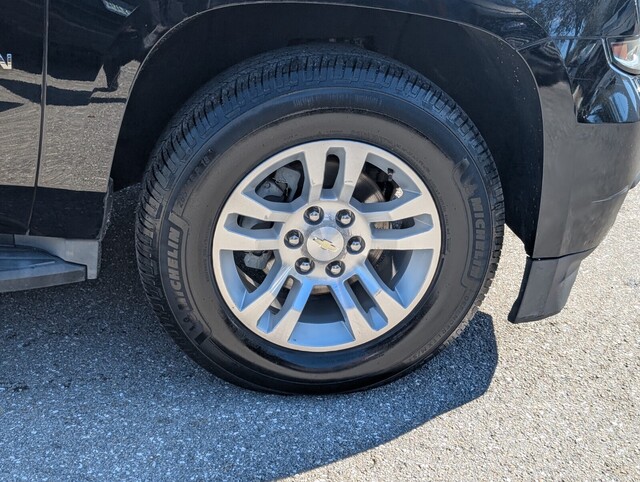 used 2016 Chevrolet Suburban car, priced at $12,888