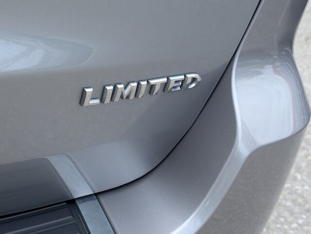 used 2018 Jeep Grand Cherokee car, priced at $17,500