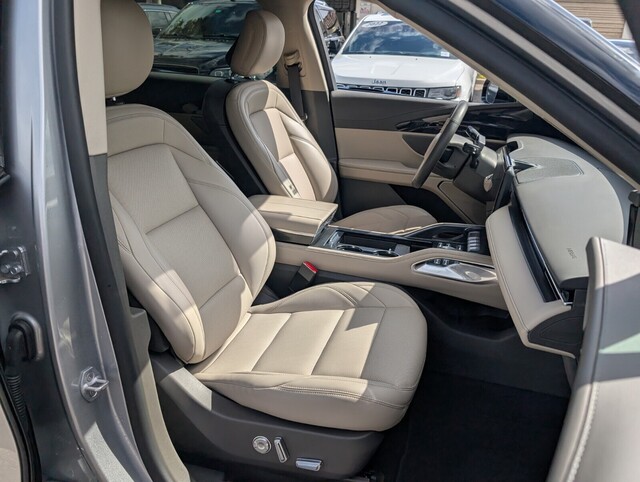 used 2025 Lincoln Nautilus car, priced at $47,598