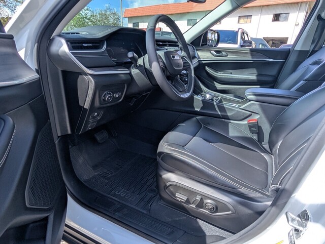 used 2024 Jeep Grand Cherokee car, priced at $34,777