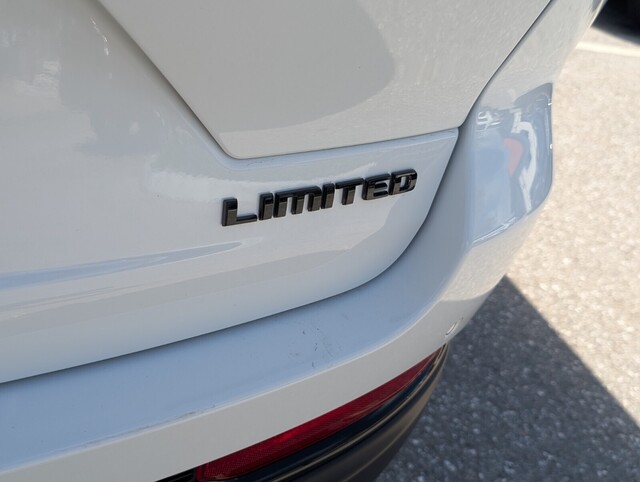 used 2024 Jeep Grand Cherokee car, priced at $34,777