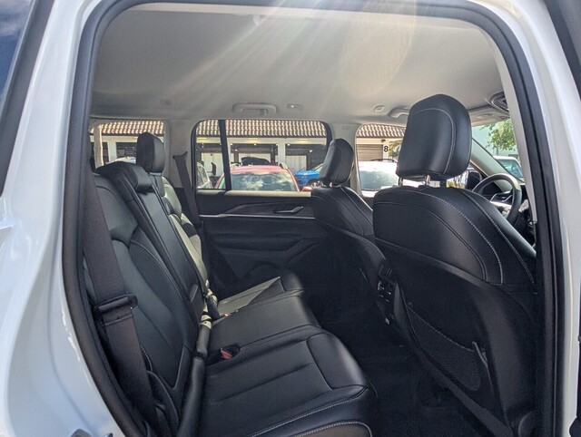 used 2024 Jeep Grand Cherokee car, priced at $34,777